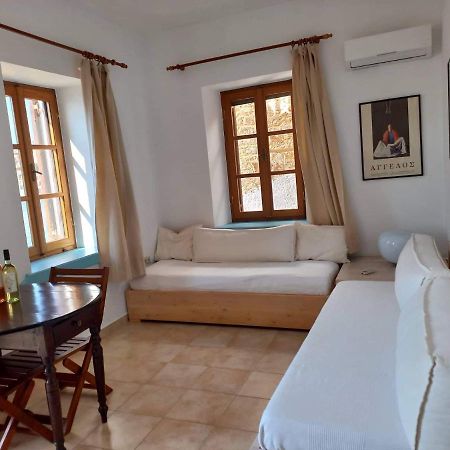 Villa Amalia Chalki Town 외부 사진
