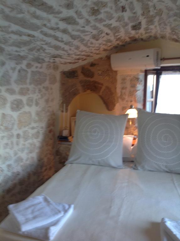 Villa Amalia Chalki Town 외부 사진